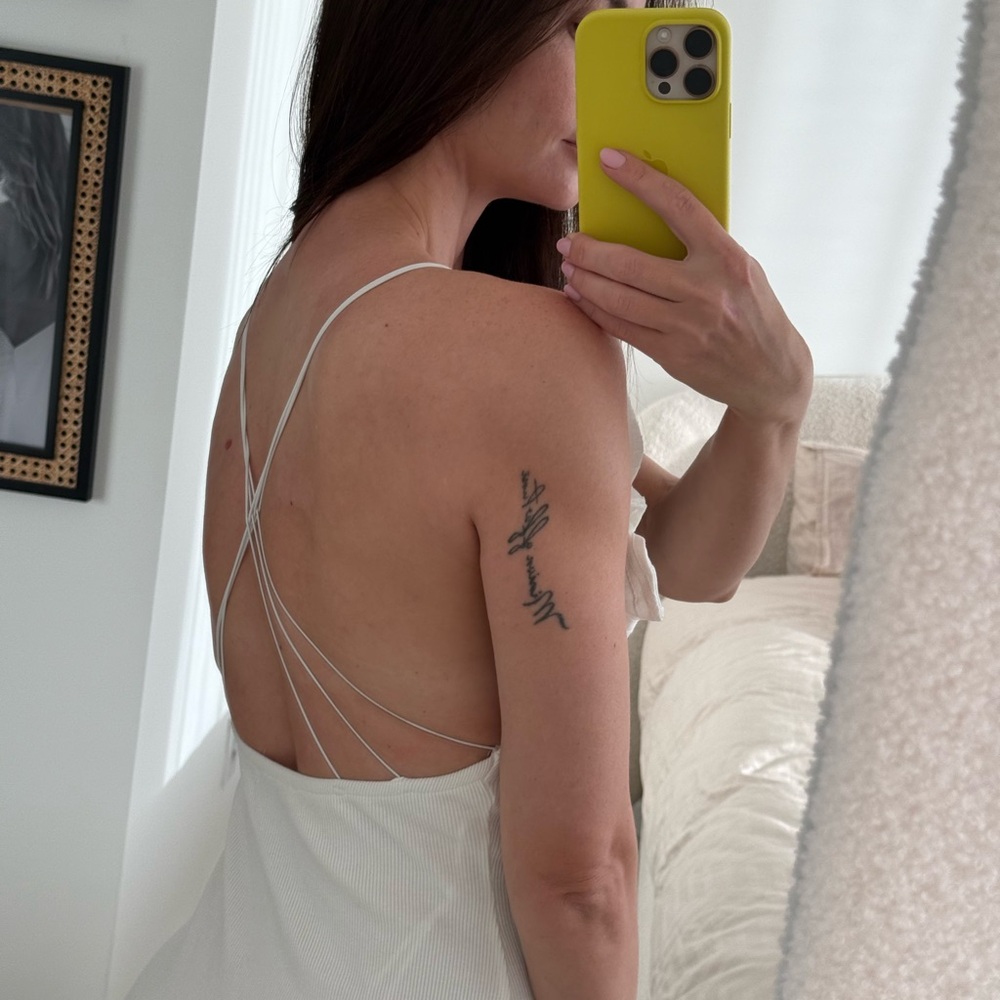 A fitted dress below the knees. White. Size S-M. Zara. - Picture 3 of 10